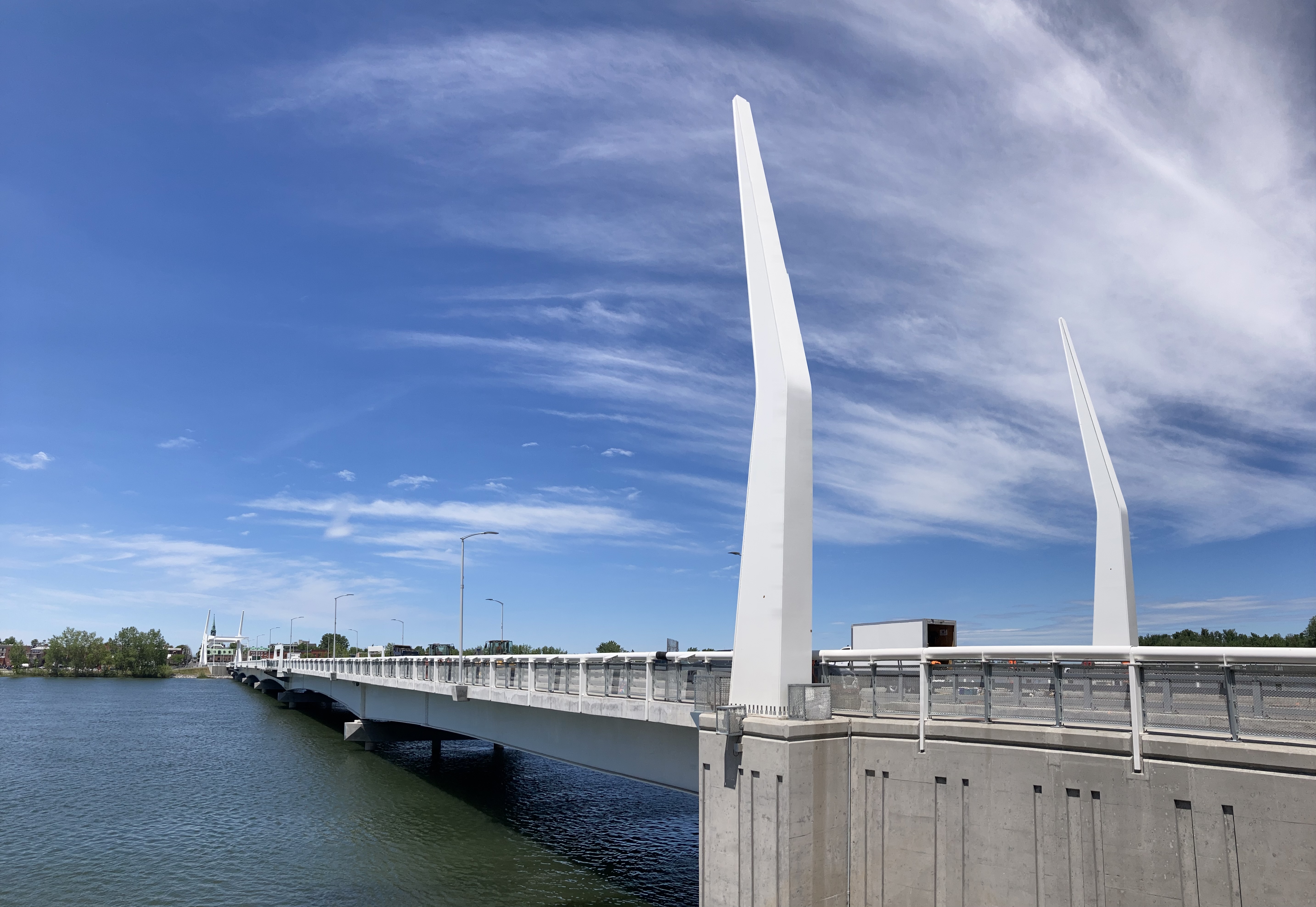 Juin 2021 – Partie fixe du pont et ses mâts architecturaux