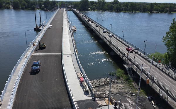 Juillet 2019 – membrane d’étanchéité posée sur la piste cyclable du pont fixe.