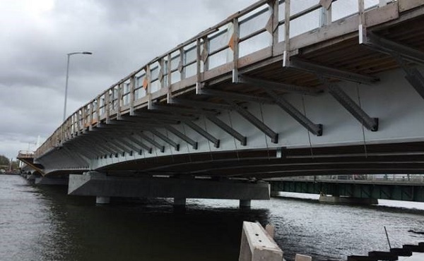 Mai 2019 – coffrage en porte-à-faux du pont fixe.